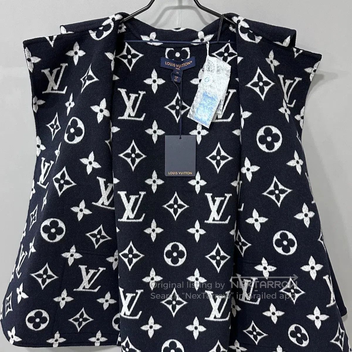 Louis Vuitton navy short coat with LV logo. Size XS / US 0-2 / IT 36-38 - 4 Thumbnail