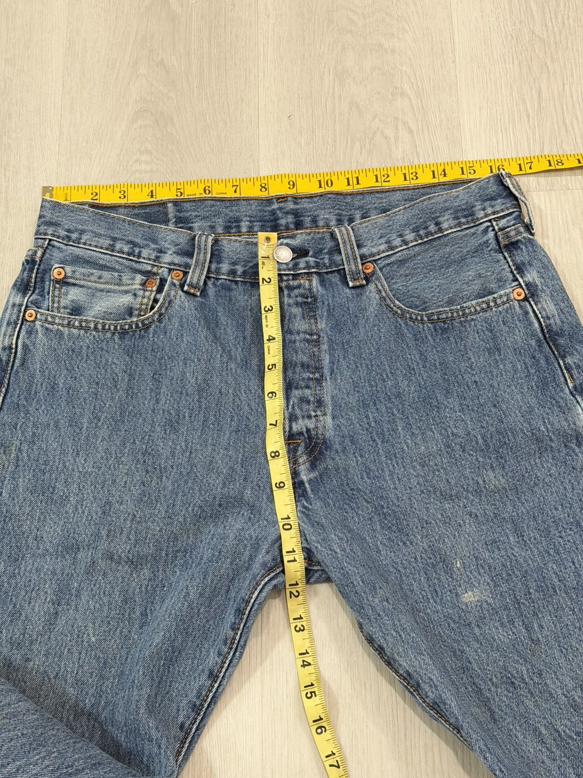 Levi's Vintage Clothing Vintage Levis 501 Jeans 33x32 Blue Straight Leg Button Fly Size US 33 - 7 Thumbnail