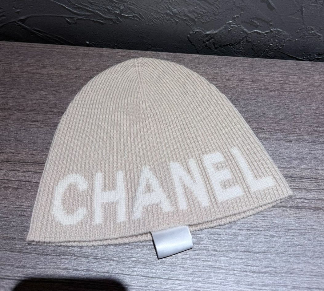 Chanel Chanel 25C White Letter Cashmere Beanie . Size ONE SIZE - 1 Thumbnail