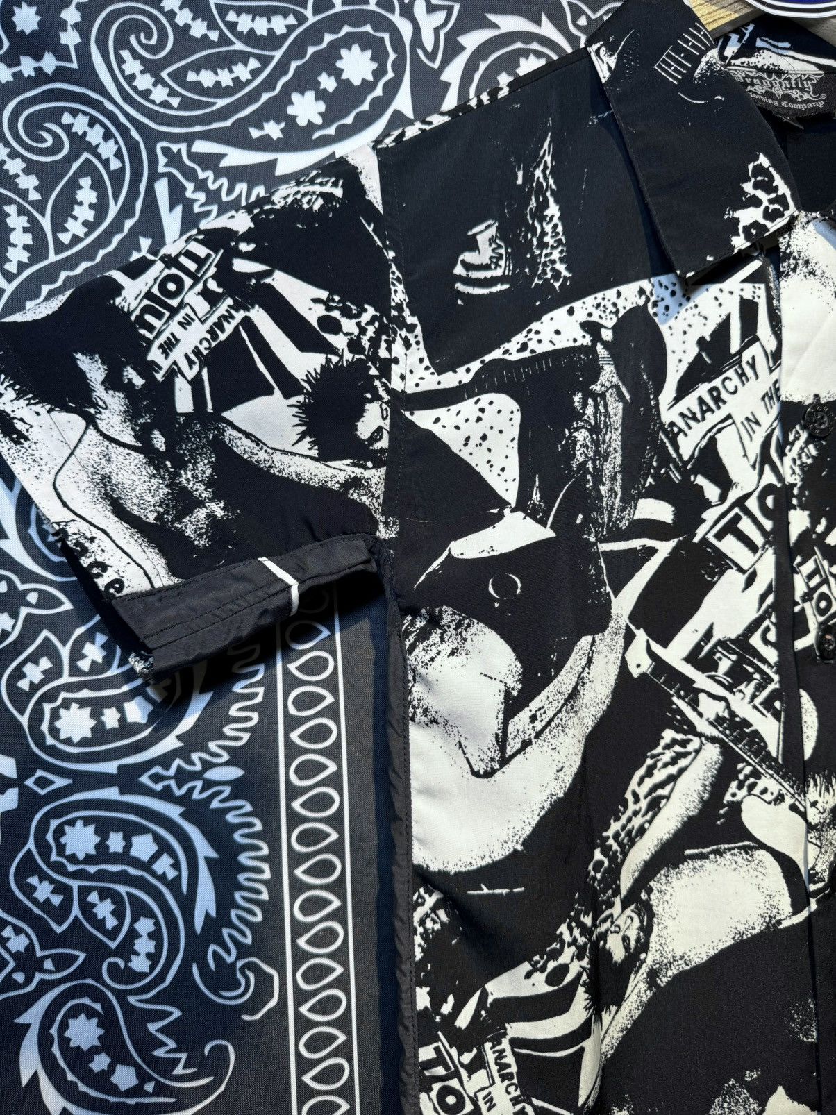 Vintage Rare Vintage 90s Sex Pistols All Over Print Shirt Size US M / EU 48-50 / 2 - 4 Thumbnail