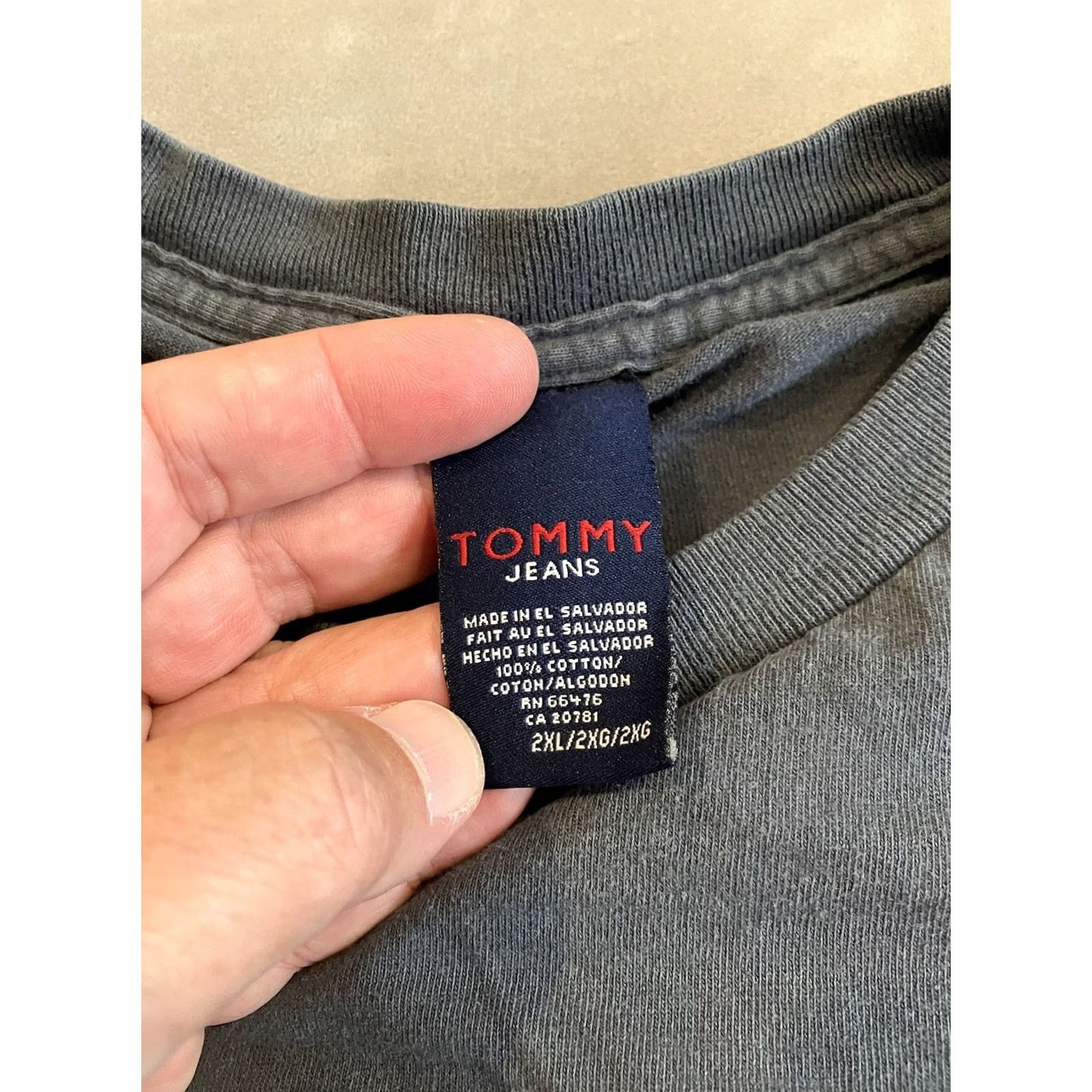Tommy Hilfiger VINTAGE Tommy Jeans T-Shirt Floral Spell Out Logo Short Sleeve Crew Neck 2XL Blue Men Mens XX L Size US XXL / EU 58 / 5 - 3 Thumbnail
