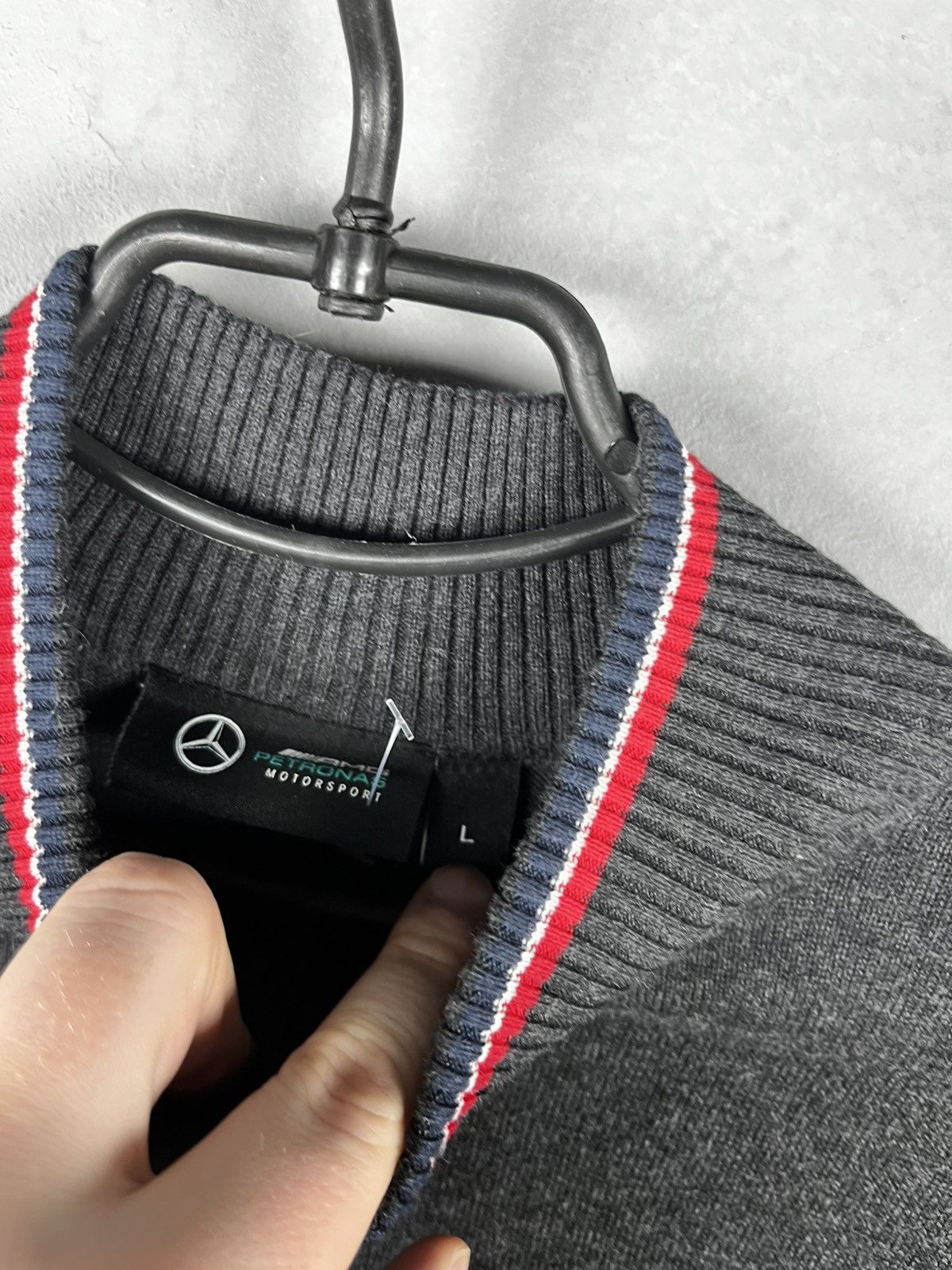 Mercedes-Benz Petronas AMG sweater size L Size US L / EU 52-54 / 3 - 7 Thumbnail