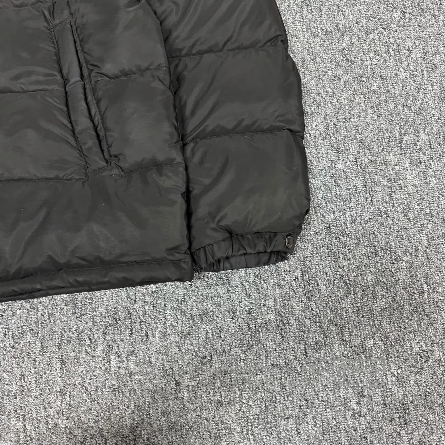 Prada Prada Delta-shaped collar, stand-up collar, down jacket| Size US L / EU 52-54 / 3 - 5 Thumbnail