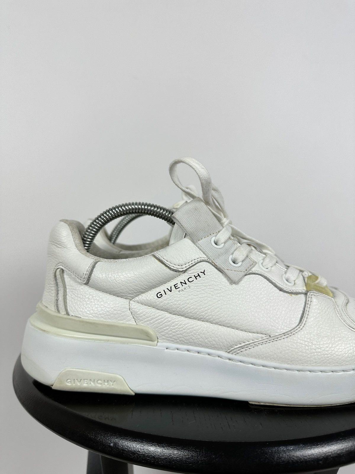 Givenchy Givenchy Wing Low Top White Sneakers Size US 8 / EU 41 - 12 Thumbnail