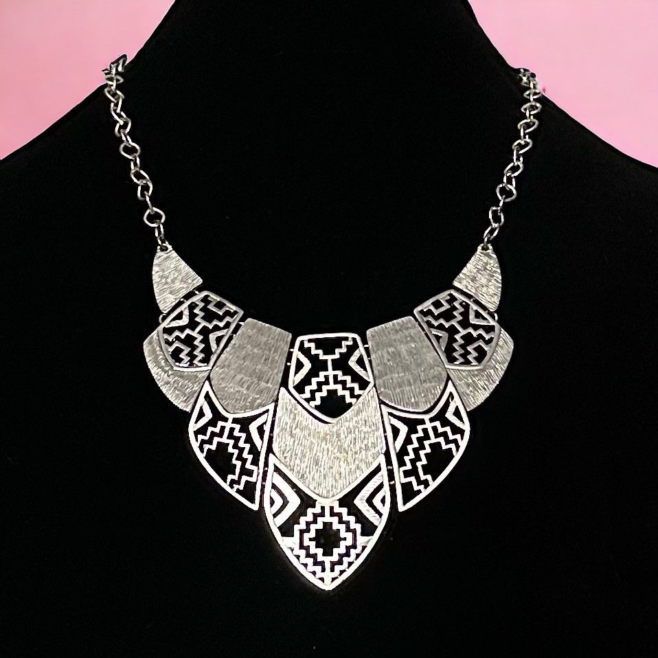 Other Silver tone geometric bib necklace Size ONE SIZE - 1 Thumbnail