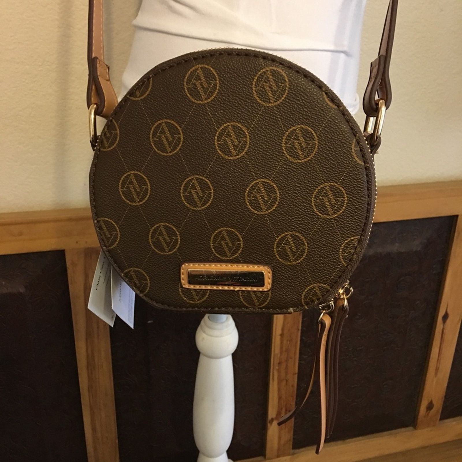 Other Adrienne Vittadini chocolate clam crossbody bag Size ONE SIZE - 6 Thumbnail