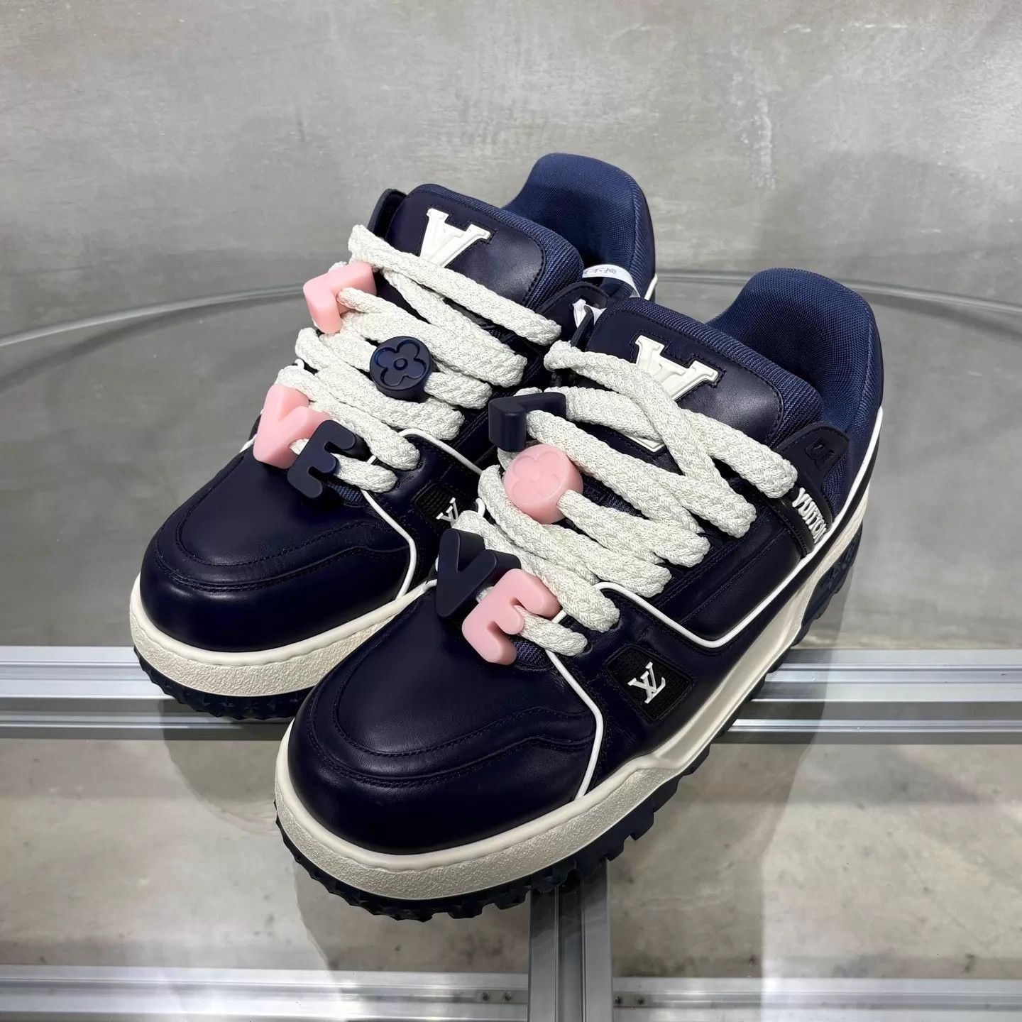 Louis Vuitton LV Trainer Maxi Blue Valentine's Day UK7 41 Size US 8 / EU 41 - 2 Thumbnail