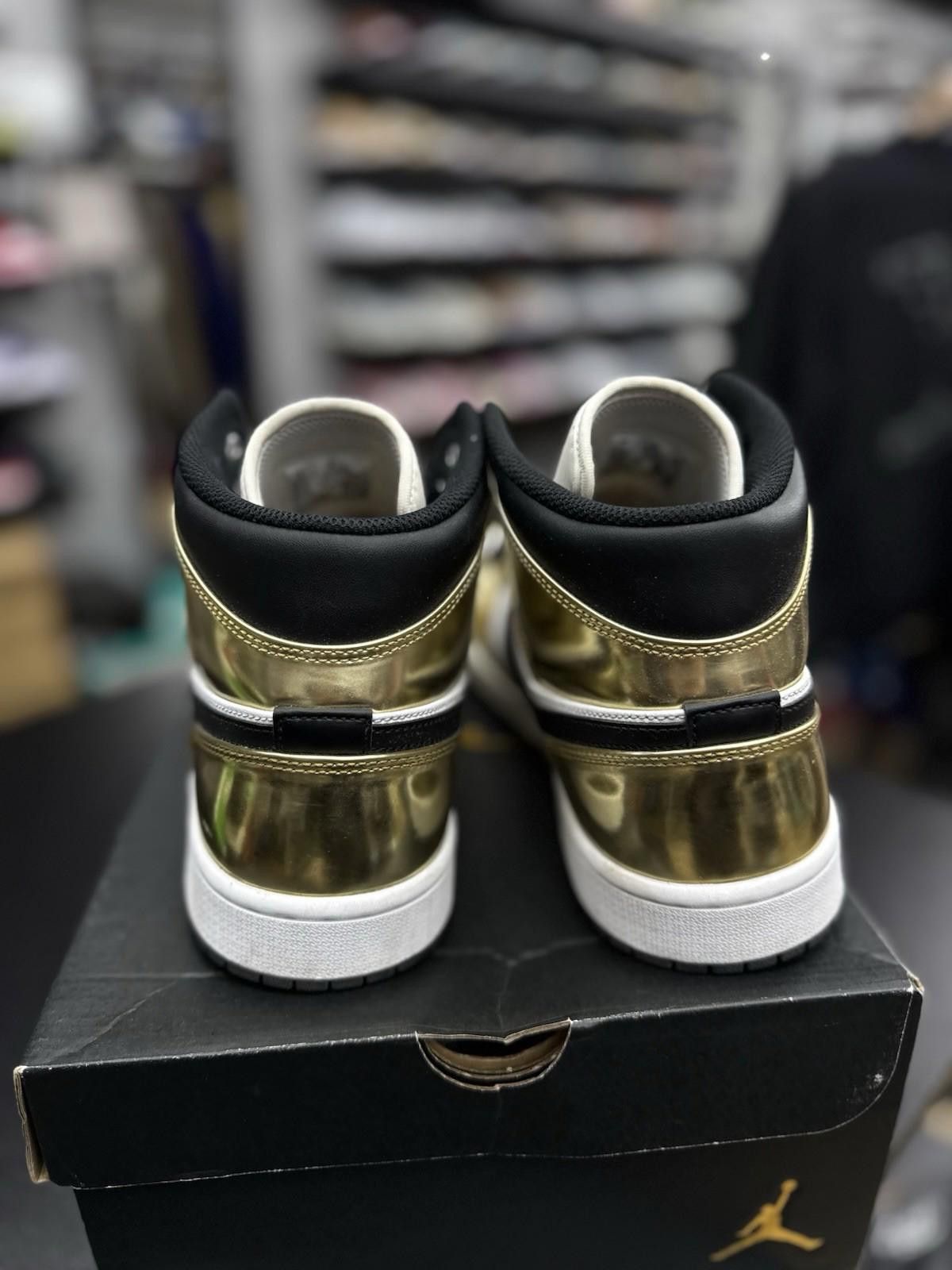 Jordan Brand Jordan 1 Mid SE Metallic Gold 2020 Gold Black 11 DC1419-700 Size US 11 / EU 44 - 8 Thumbnail