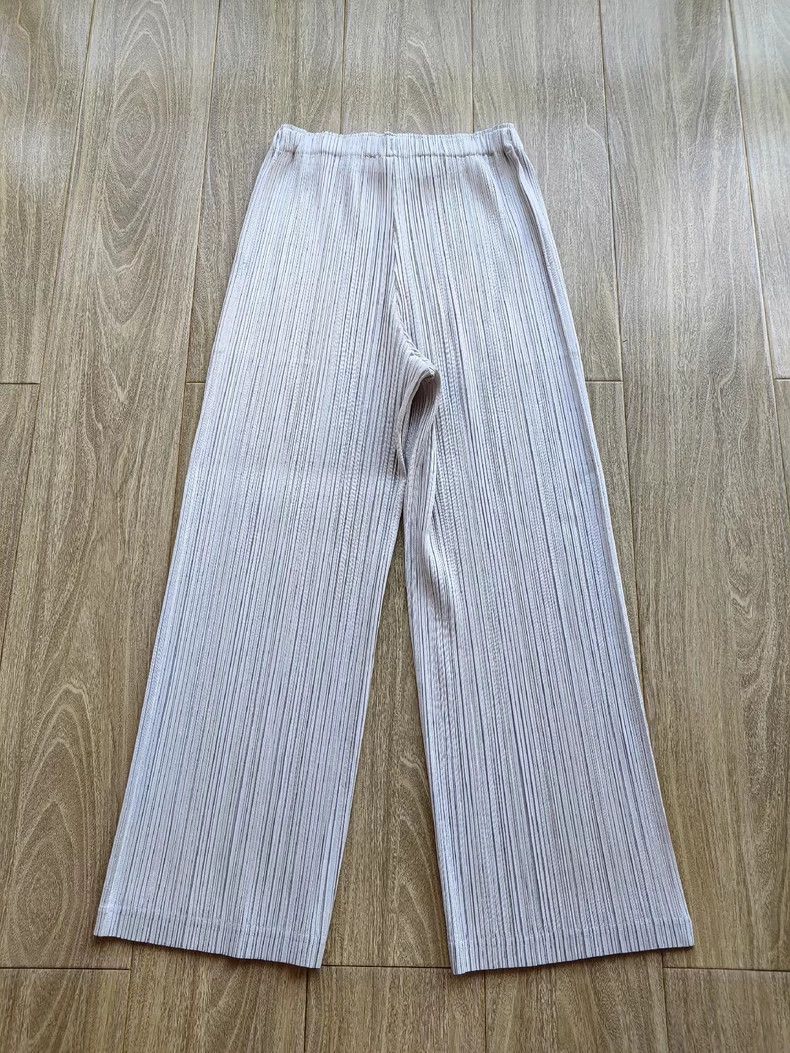 Issey Miyake Issey Miyake size:2 Basic light grey pleated trousers Size 22" - 2 Thumbnail