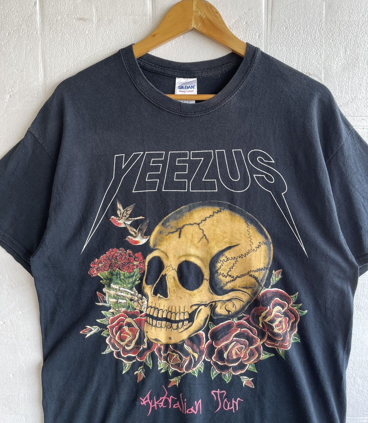 Yeezy 🔥KENYE WEST YEEZUS🔥Tour 2014 Australia Skull Roses Tshirt Size US L / EU 52-54 / 3 - 2 Thumbnail
