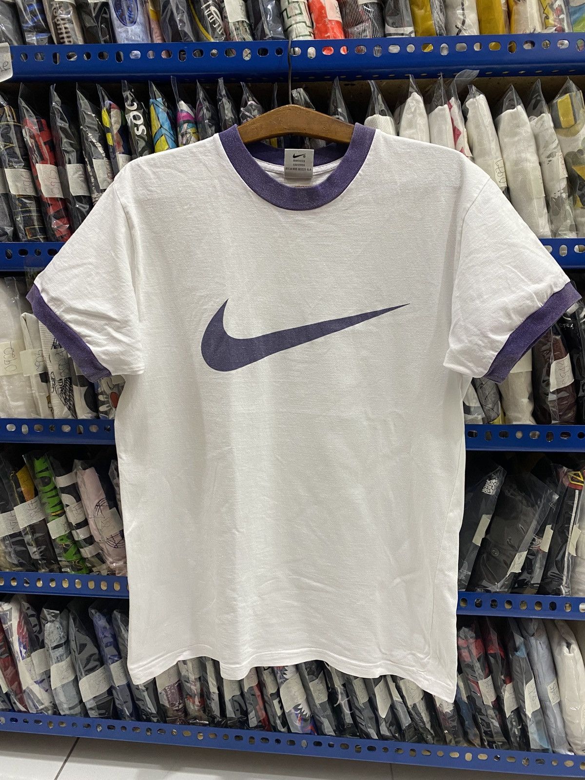 Vintage VINTAGE NIKE TSHIRT Size US S / EU 44-46 / 1 - 1 Thumbnail