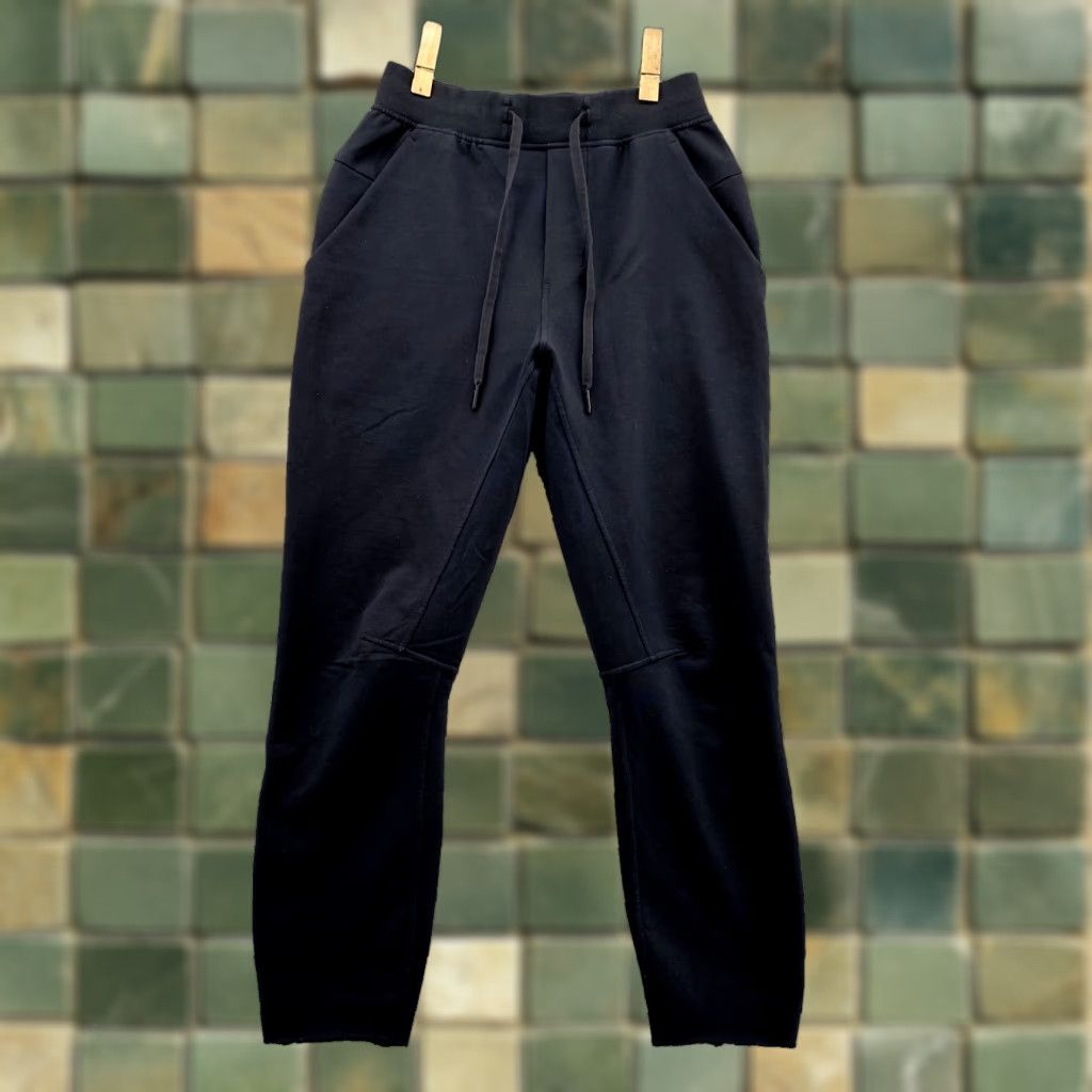 Lululemon Lululemon Jogger Women XS Black Sweat Pants Crop Ankle Gorpcore Athleisure Sport Size 26" / US 2 / IT 38 - 1 Thumbnail