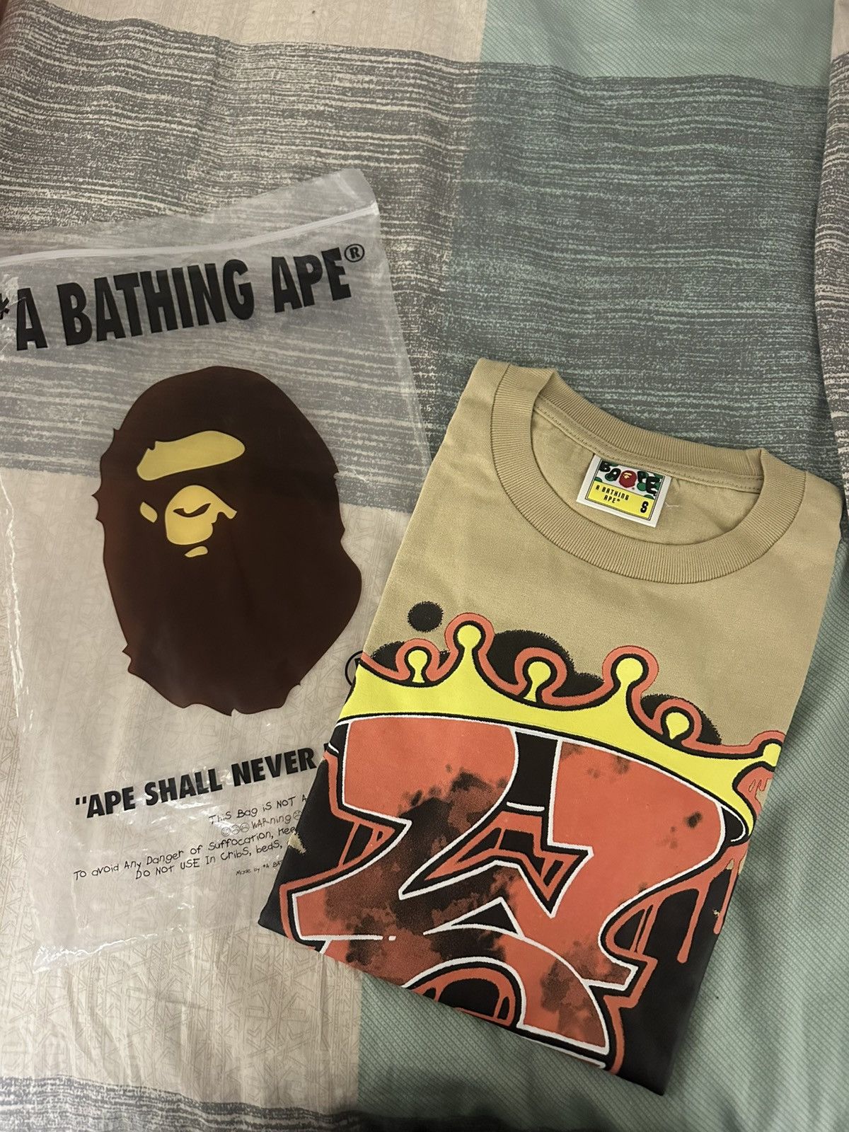 Bape BAPE Graffiti WGM Tee 'Beige' Size US S / EU 44-46 / 1 - 1 Thumbnail