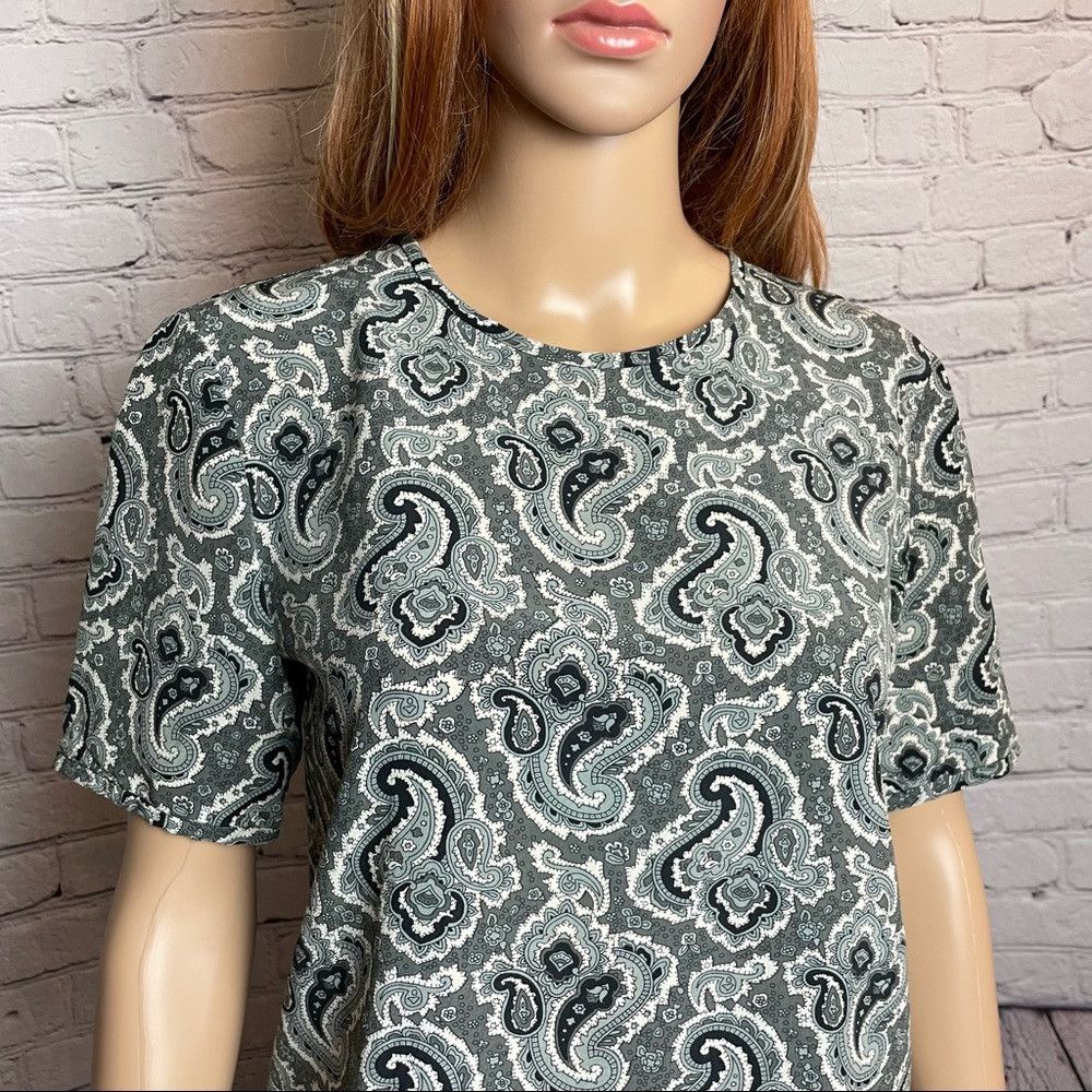 Other Casual Corner Paisley Print Silk Short Sleeve Grey Top Size Size S / US 4 / IT 40 - 2 Thumbnail