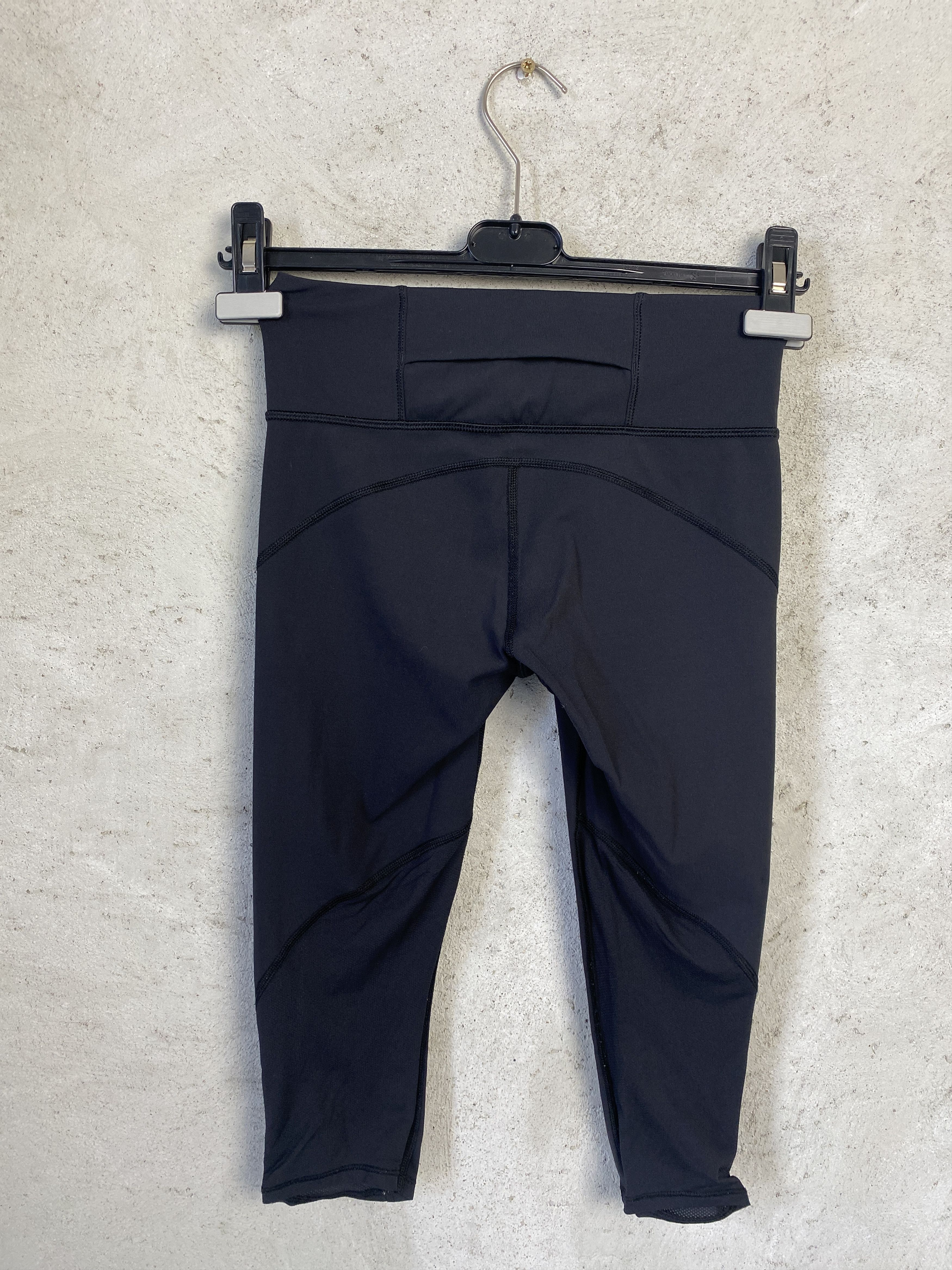 Lululemon Lululemon capri short leggings sport casual Size 27" / US 4 / IT 40 - 3 Thumbnail