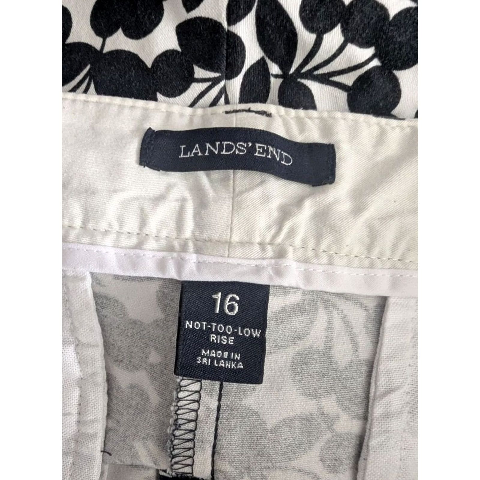 Lands' End Land's End Black Cherry Print Chino Shorts Women's 16 Retro Preppy EUC Size 38" / US 16 / IT 52 - 3 Thumbnail