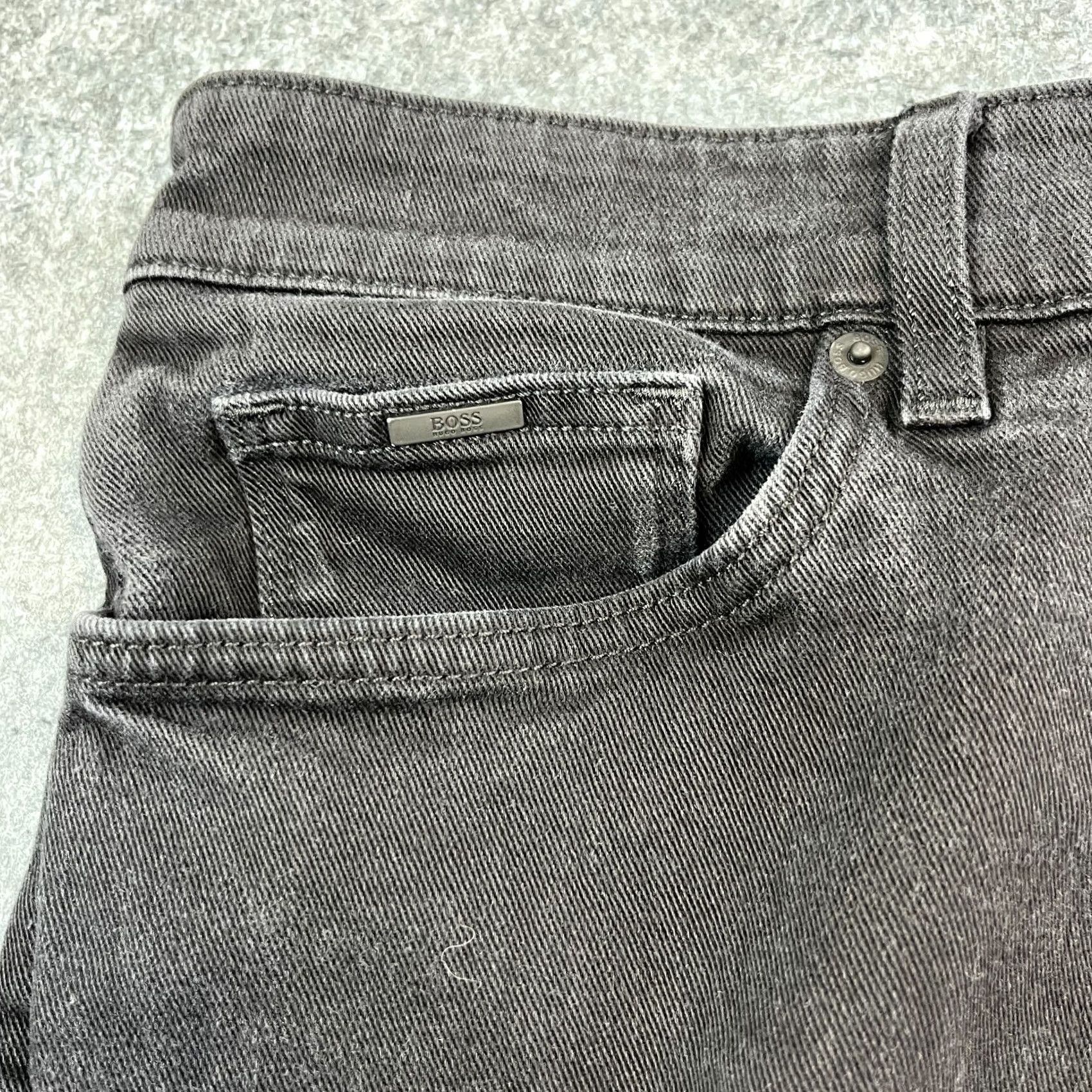 Hugo Boss HUGO BOSS Jeans Regular Tapered 38 32 Dark Wash Black Stretch Maine 3 Mens"} Size US 38 / EU 54 - 7 Thumbnail