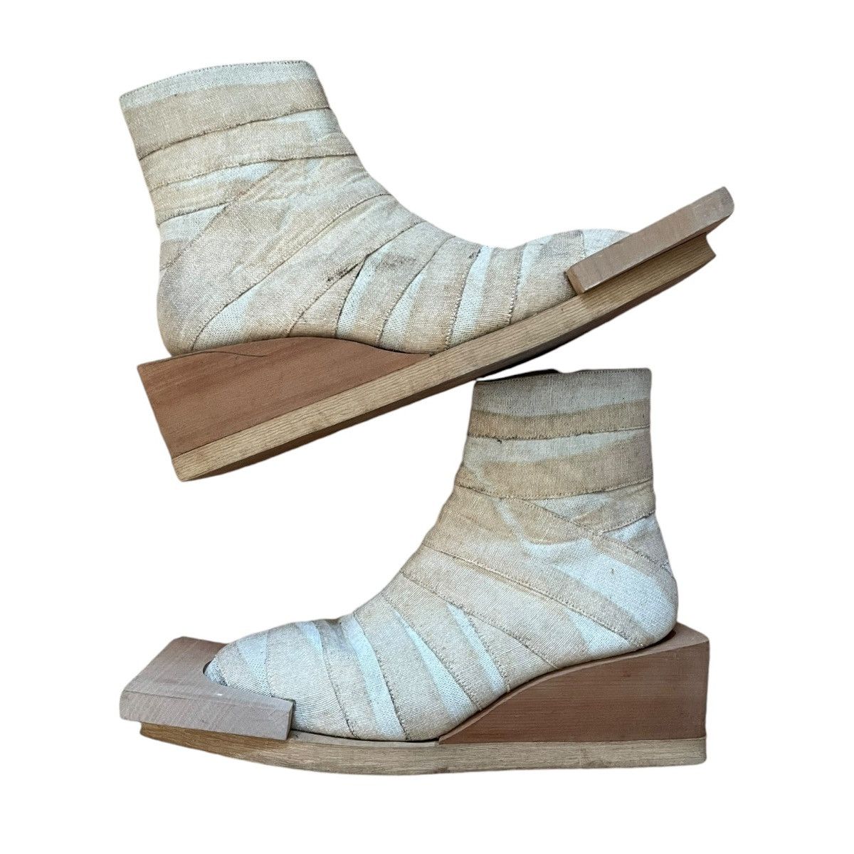 20471120 × Beauty Beast 20471120 hospital mummy wood platform shoes Size US 9 / EU 42 - 7 Thumbnail