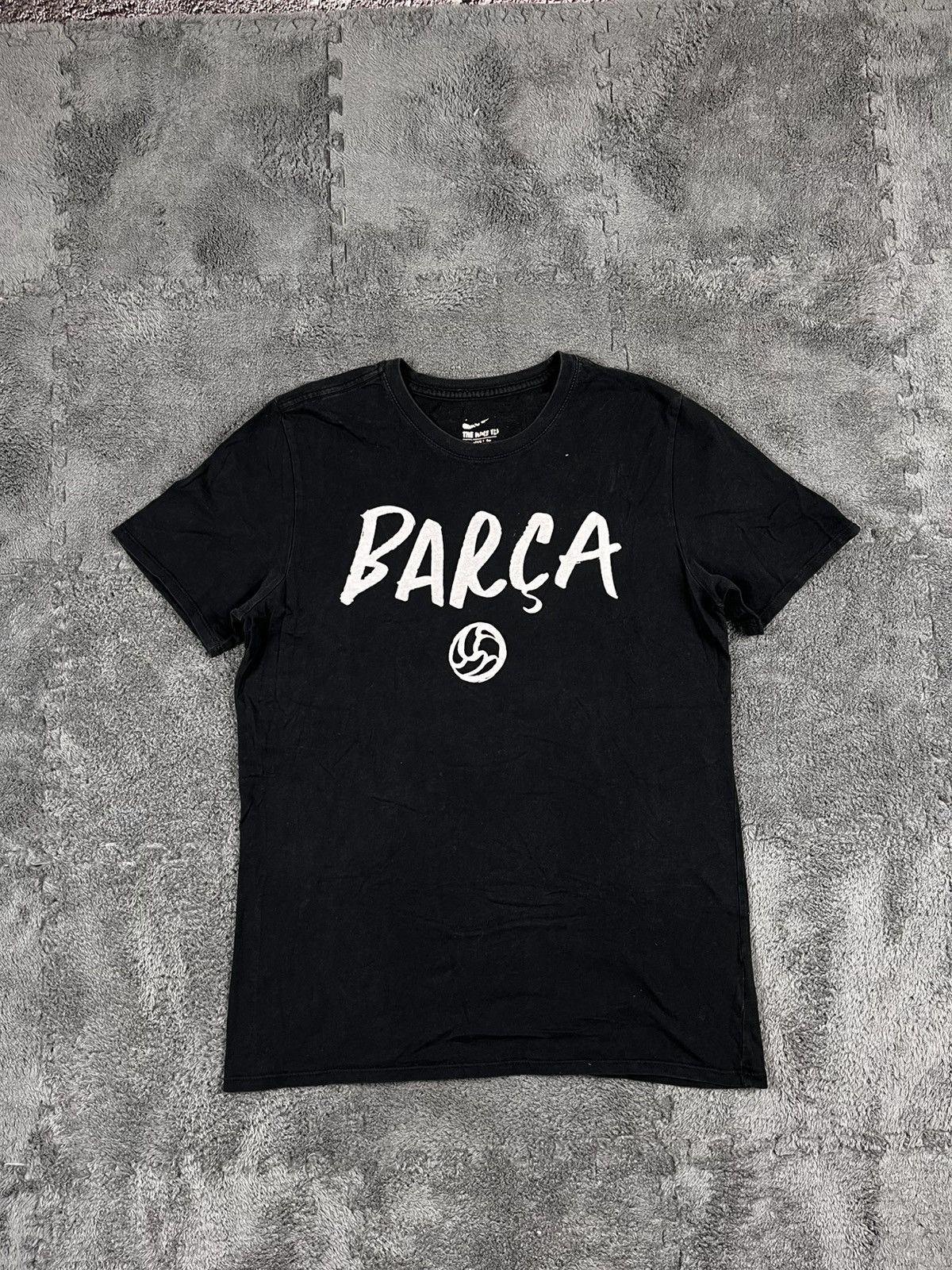 Nike Vintage Y2K Nike Barca Big Logo tee soccer jersey size M Size US M / EU 48-50 / 2 - 1 Thumbnail
