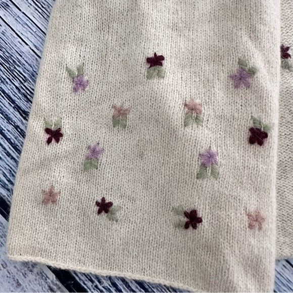 Vintage Vintage Y2K Wool Cream Scarf with Floral Embroidery Size ONE SIZE - 3 Thumbnail