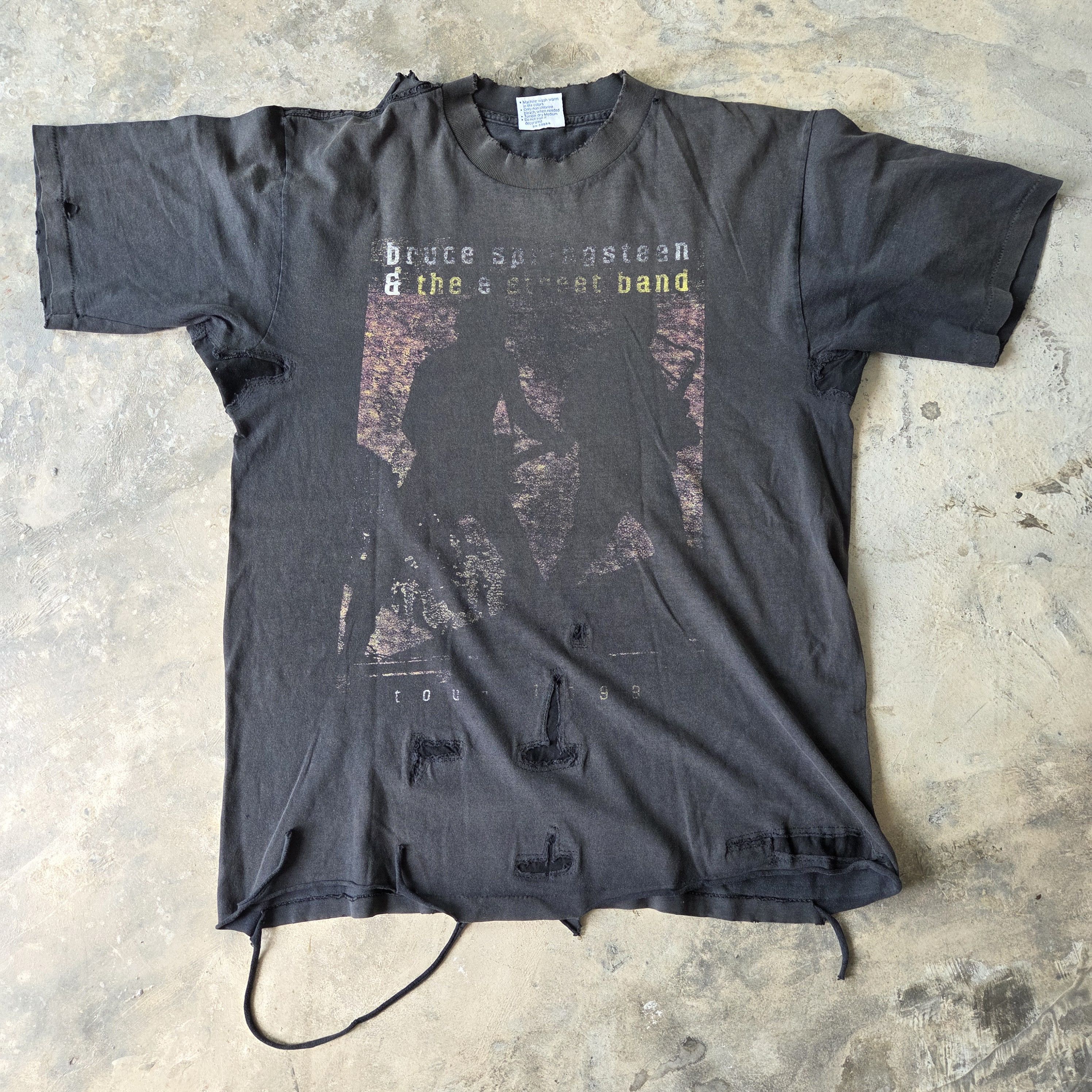 Band Tees Trashed Bruce Springsteen Euro Tour 1999 Size US L / EU 52-54 / 3 - 1 Thumbnail