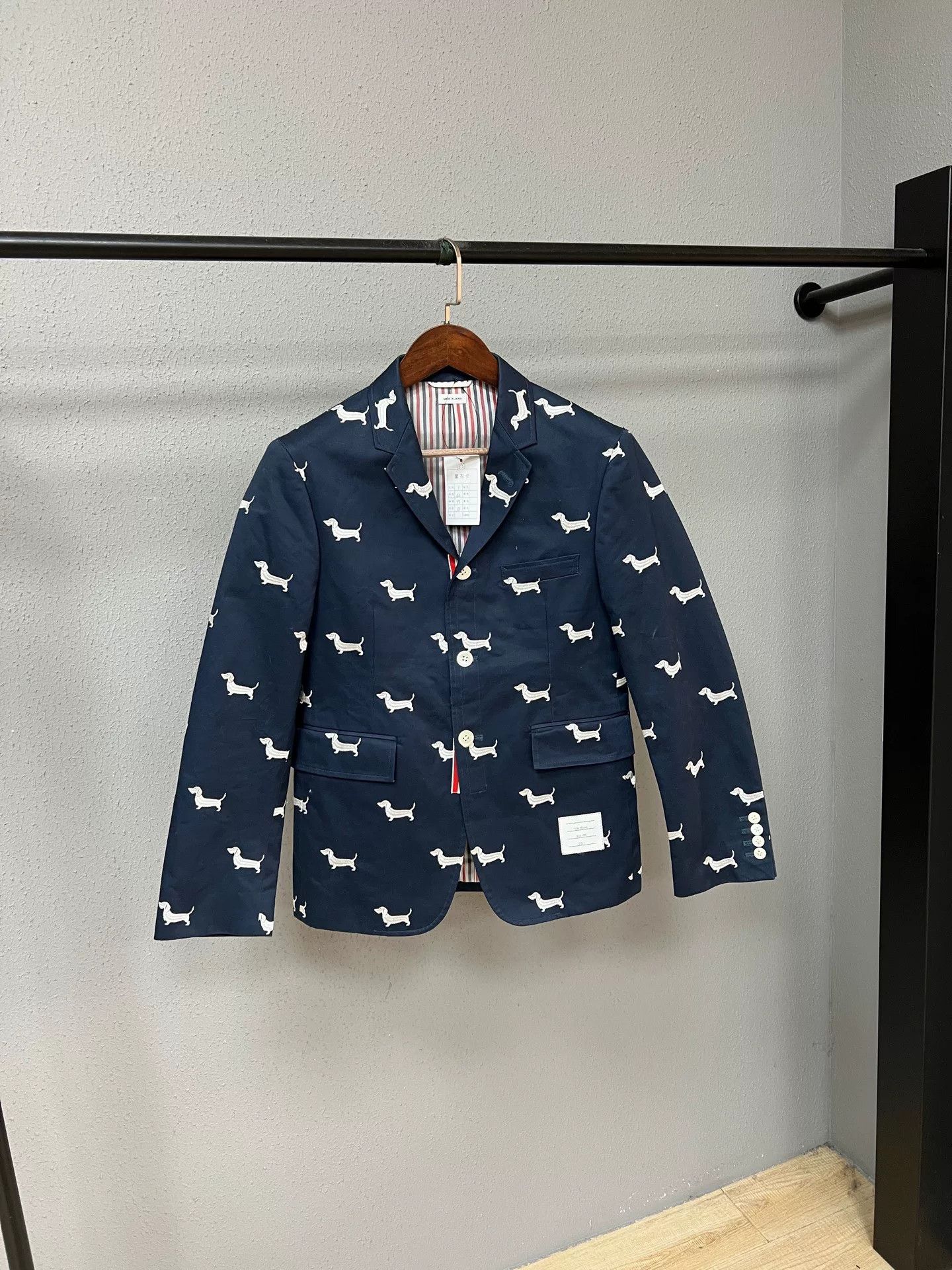 Thom Browne thom browne dachshund patterned suit jacket Size US S / EU 44-46 / 1 - 1 Thumbnail