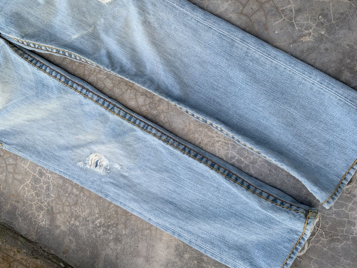 True Religion Rare Distressed True Religion Jeans size 31 Size US 31 - 9 Thumbnail