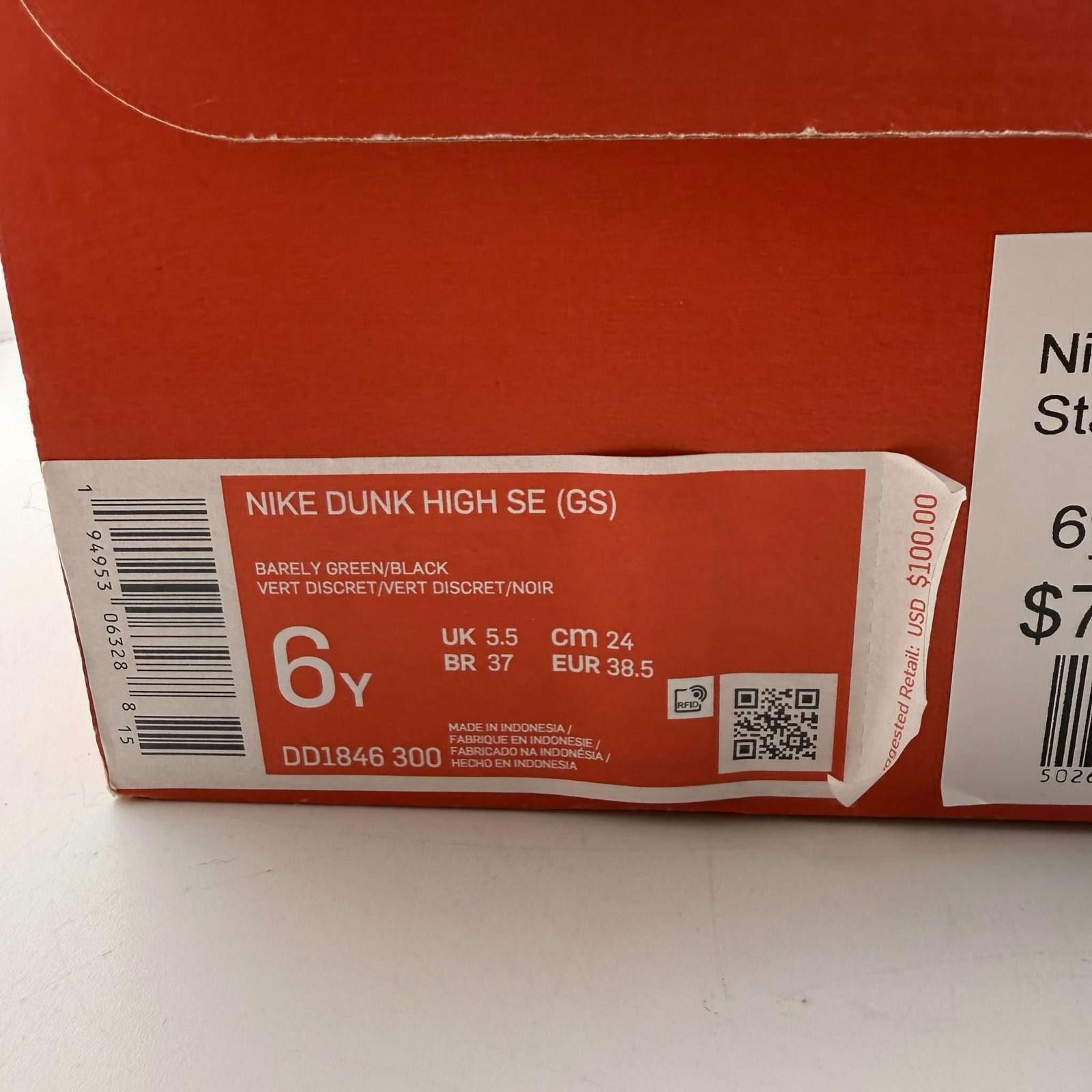 Nike Nike Dunk High SE (GS) Barely Green/Black 6Y New with Box Size US 6 / EU 39 - 9 Thumbnail