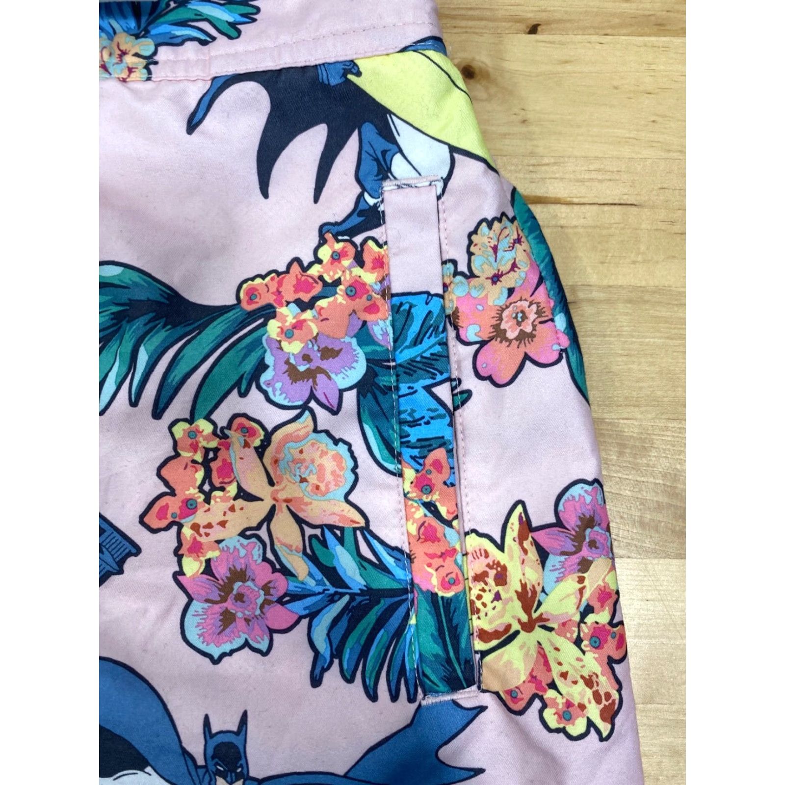 DC Comics VINTAGE Batman Floral Hawaiian Swim Trunks Board Shorts Sz Men's S #1602 Size US 29 - 7 Thumbnail