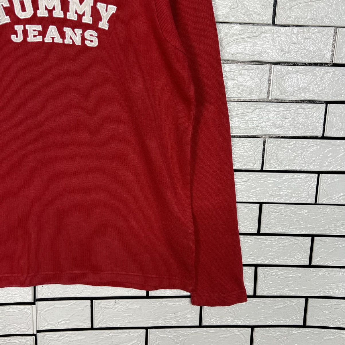 Tommy Jeans 90's TOMMY JEANS Embroidered Logo LS Vneck Tees #3993-C182 Size US S / EU 44-46 / 1 - 7 Thumbnail