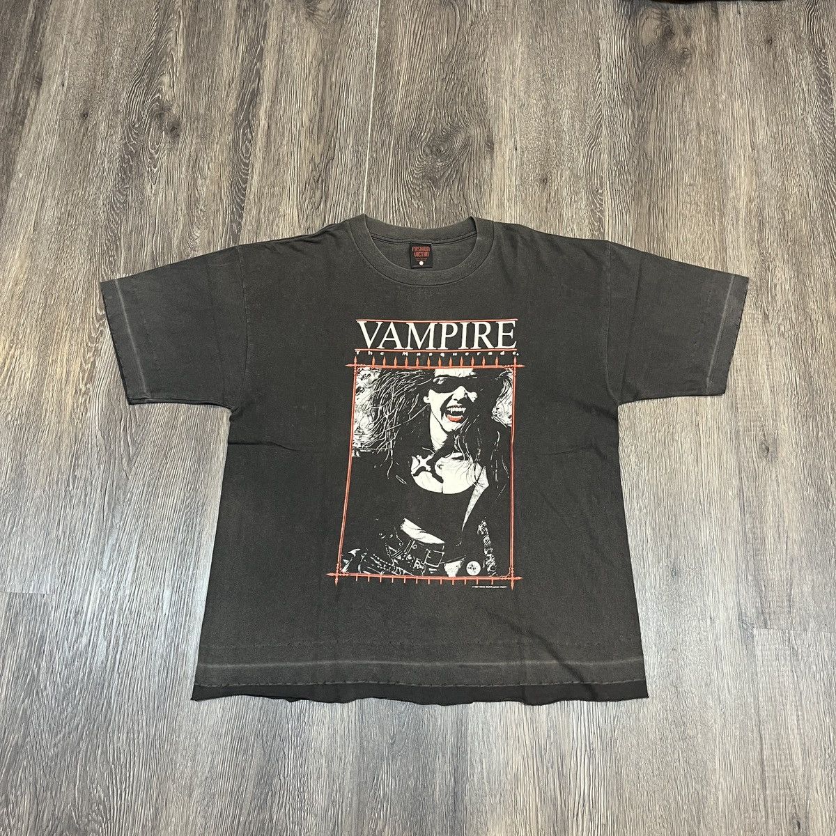 Vintage 1997 Vampire The Masquerade White Wolt Vintage T-shirt Size US L / EU 52-54 / 3 - 1 Thumbnail