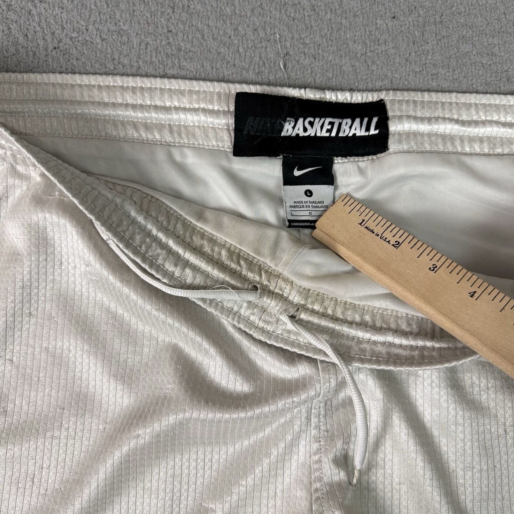 Nike Nike Basketball Shorts Mens Large White Baggy Shiny Silky Glanz Dazzle Y2K Retro Size US 33 - 6 Thumbnail