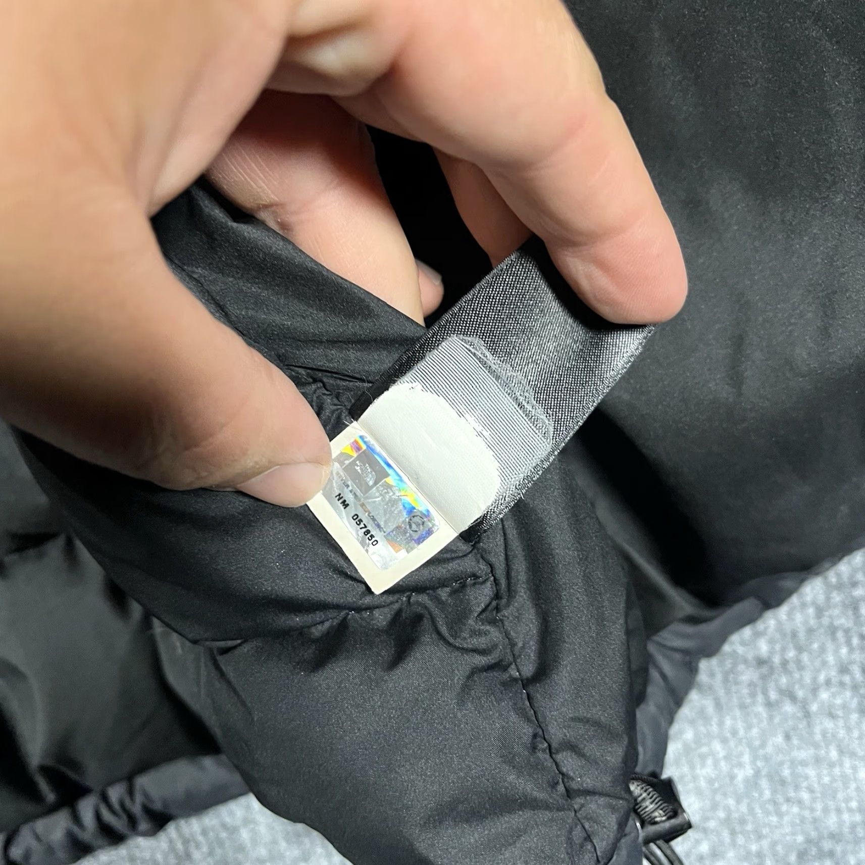 The North Face VINTAGE The North Face Vest Women's M Puffer 700 Down-Fill Black Zip Drawstring City Retro 90s Size M / US 6-8 / IT 42-44 - 7 Thumbnail