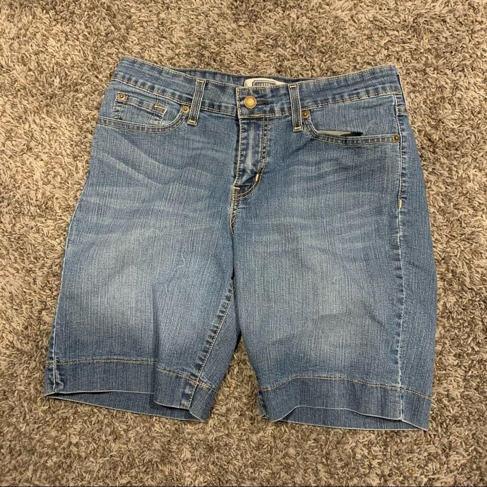Levi's Women’s Signature Levi Shorts Size 28" / US 6 / IT 42 - 1 Thumbnail