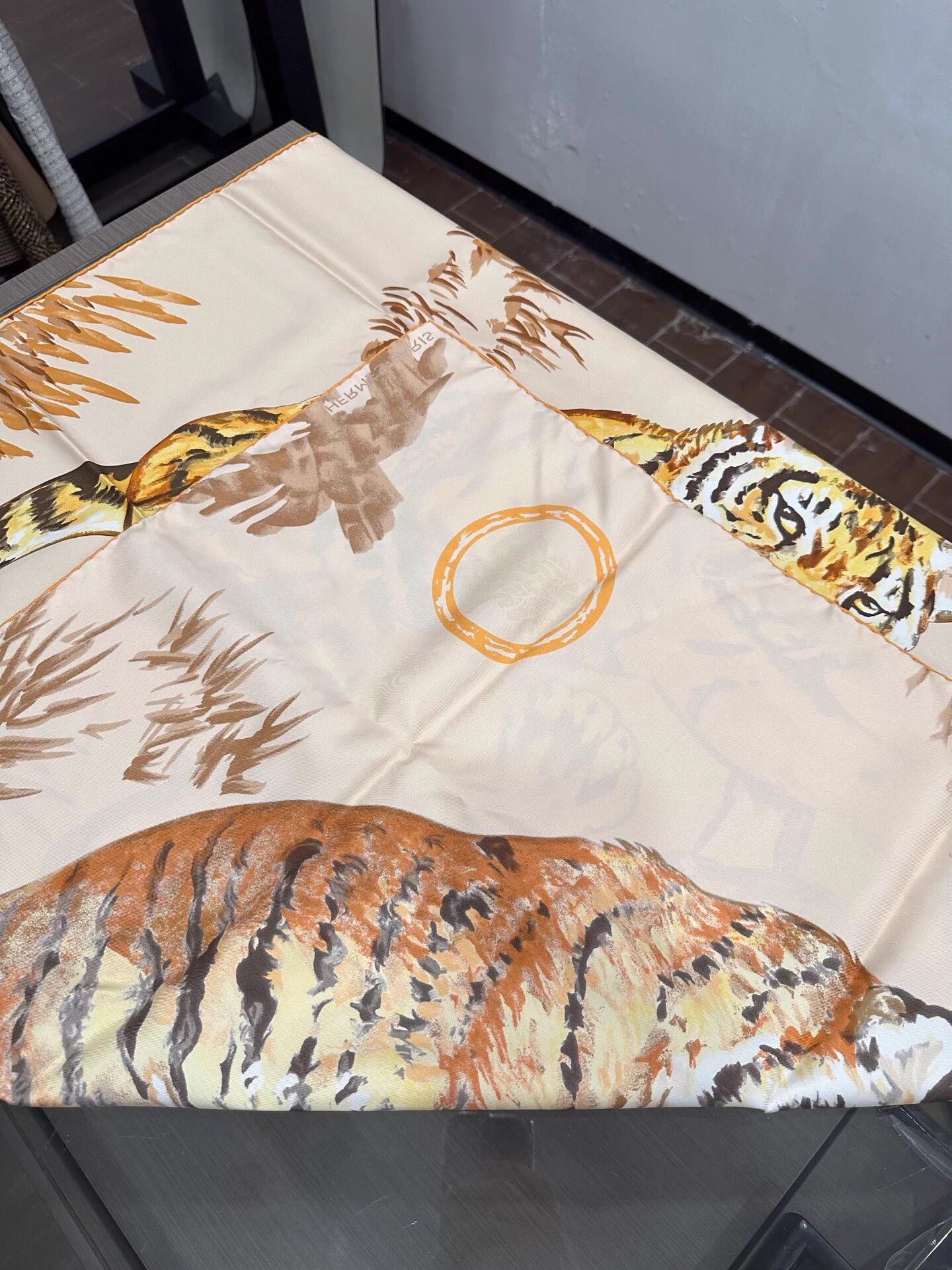 Hermes Hermes Beige Silk Scarf Tigers Playing 90x90cm Size ONE SIZE - 5 Thumbnail