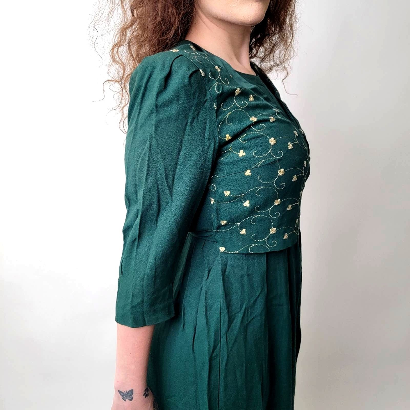 Vintage Vintage German Cottagecore Embroidered Emerald Plaid Dress Size M / US 6-8 / IT 42-44 - 5 Thumbnail