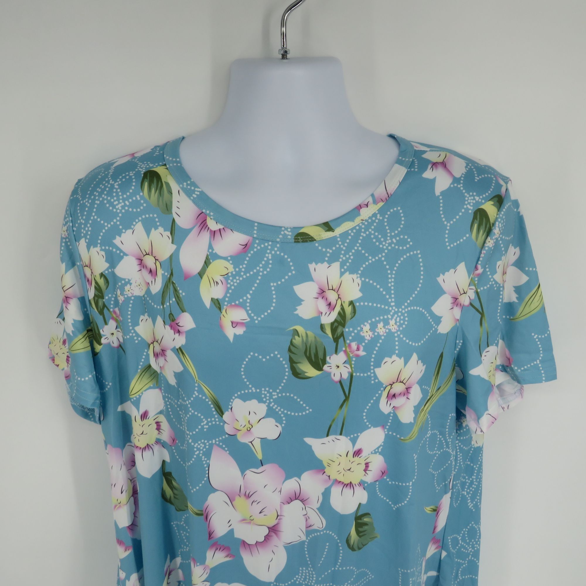 Other Dolnine Women's Floral Top Short Sleeve Blue Background 16W Size XXL / US 16-18 / IT 52-54 - 2 Thumbnail