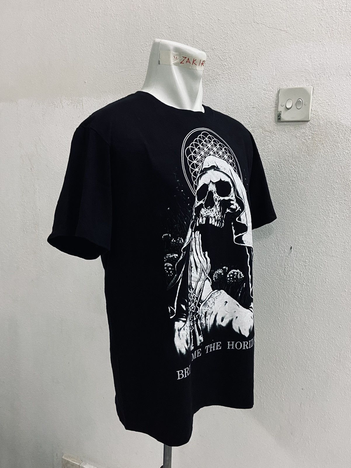 Band Tees BRING ME THE HORIZONS SKULL GRAPHICS TEE Size US L / EU 52-54 / 3 - 4 Thumbnail