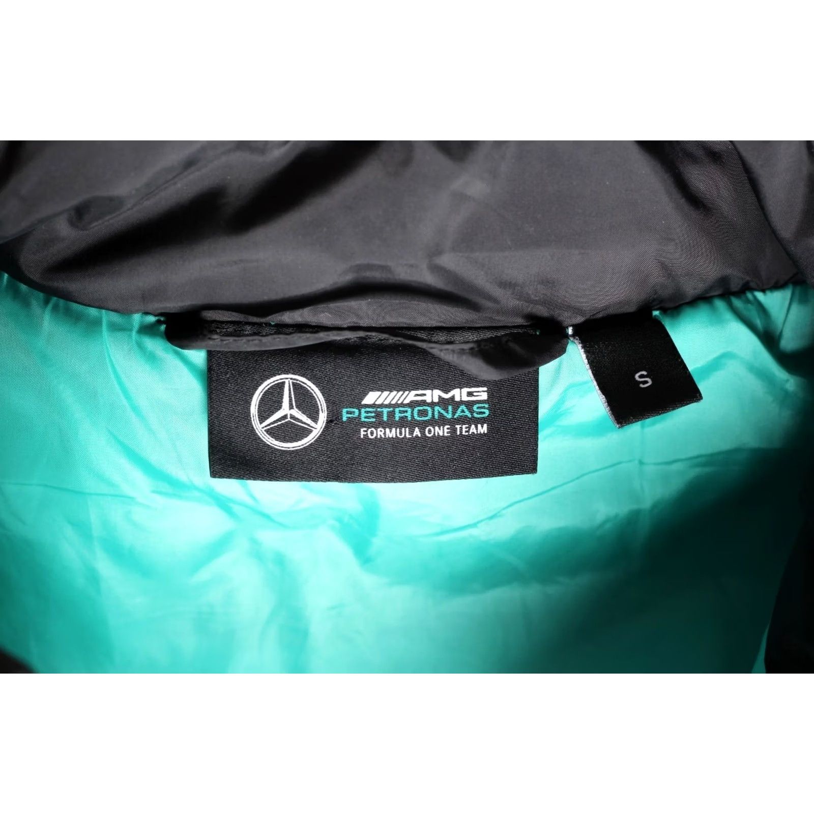 Mercedes-Benz MERCEDES AMG PETRONAS FORMULA ONE TEAM Gilet Vest Jacket Bodywarmer Men S Vest Black Small Mens Size US S / EU 44-46 / 1 - 5 Thumbnail