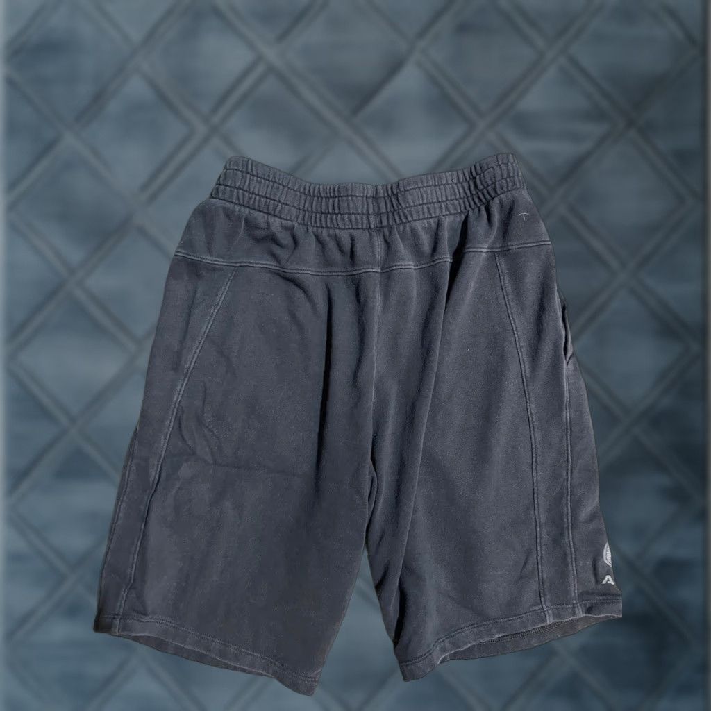 Under Armour Under Armour Lightweight Athletic Shorts Regular Large Black Pockets Cotton Size US 33 - 1 Thumbnail