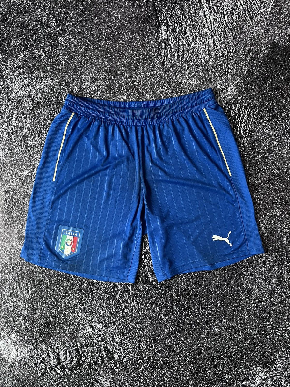 Puma Italy Home Football Soccer Shorts Puma size L Size US 34 / EU 50 - 1 Thumbnail