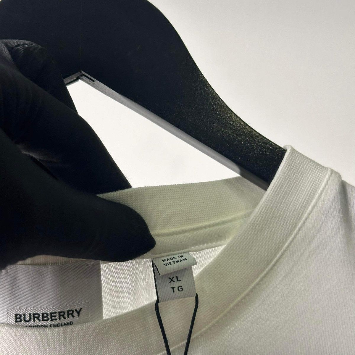 Burberry BURBERRY LOGO WHITE T SHIRT Size US XL / EU 56 / 4 - 4 Thumbnail