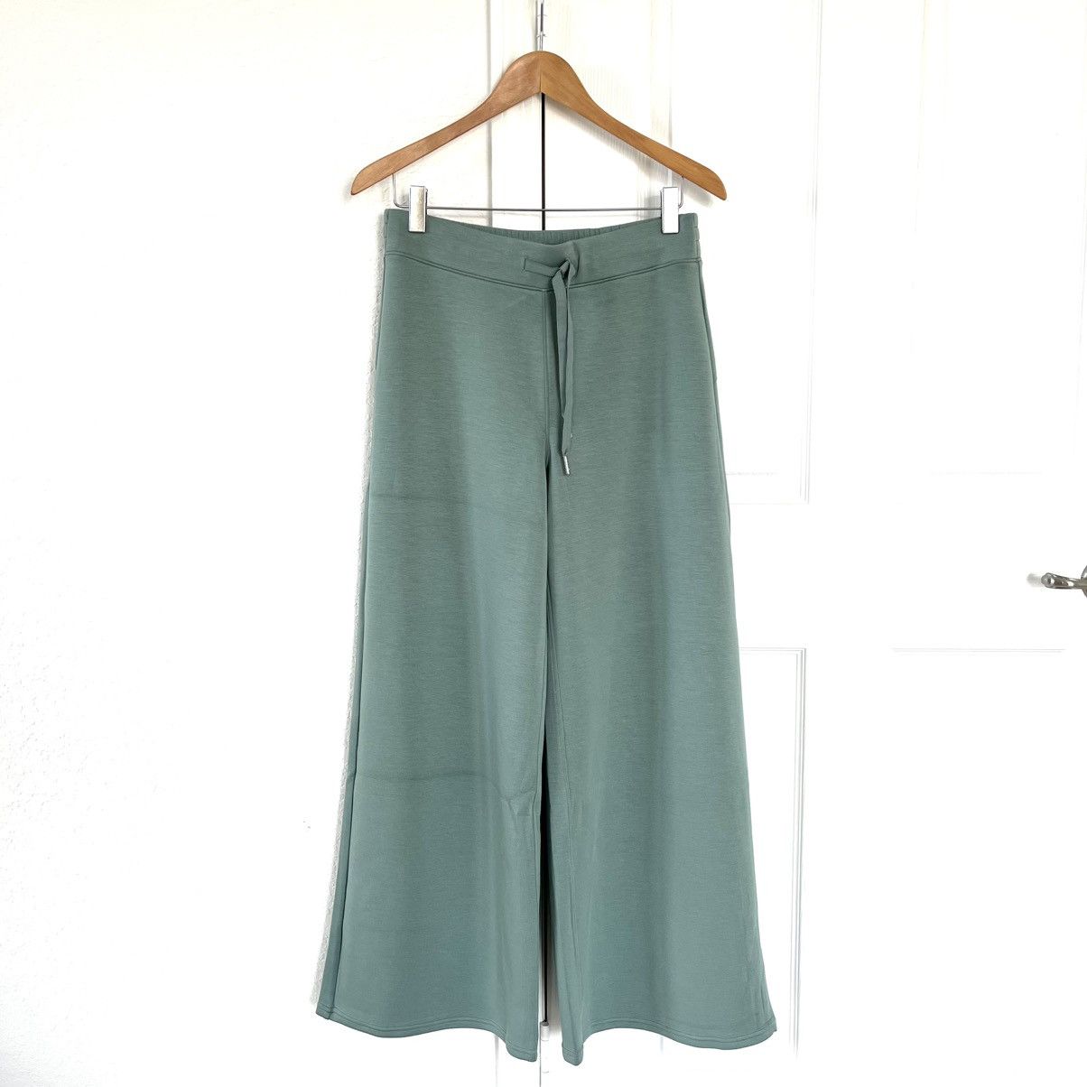 Spanx AirEssentials Wide Leg Petite Pants Size 34" / US 12 / IT 48 - 1 Thumbnail
