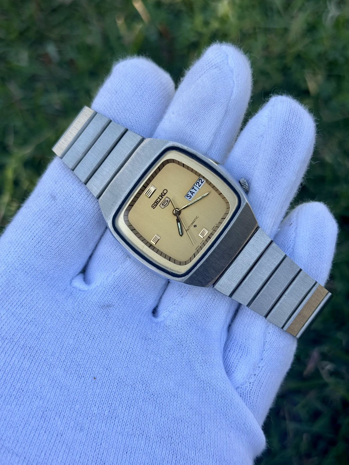 Seiko Vintage Seiko 5 Automatic japan Watch: golden Dial, TV Case Size 36 - 13 Thumbnail