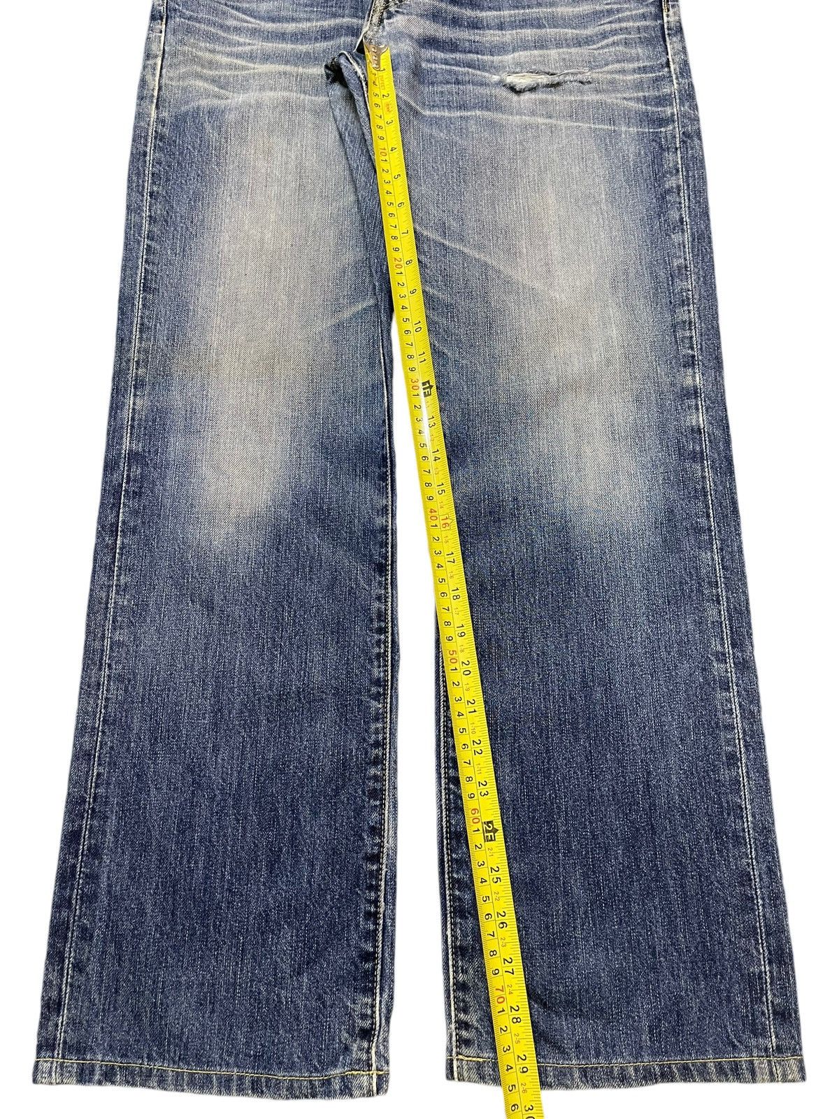 Uniqlo Vintage Y2K Uniqlo Blue Faded Wash Whiskers Straight Leg Fit Size US 32 / EU 48 - 13 Thumbnail