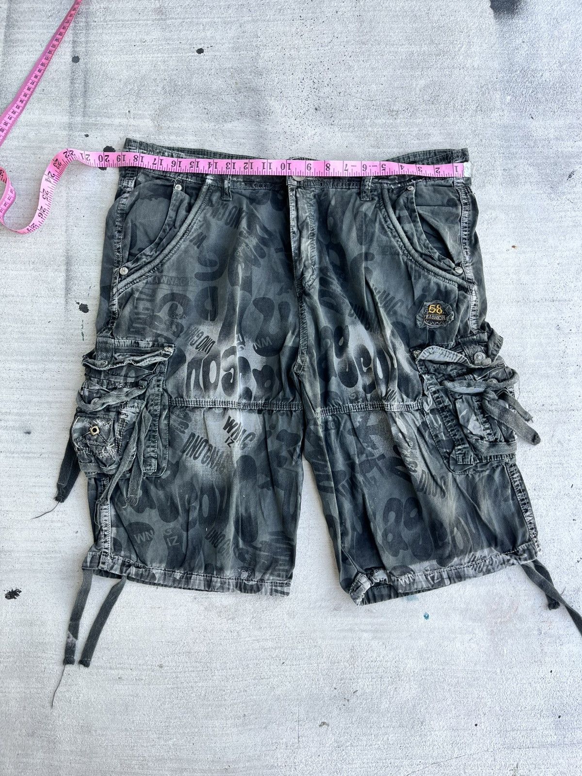 Vintage Black Y2K skater shorts size 36-38 Size US 36 / EU 52 - 4 Thumbnail