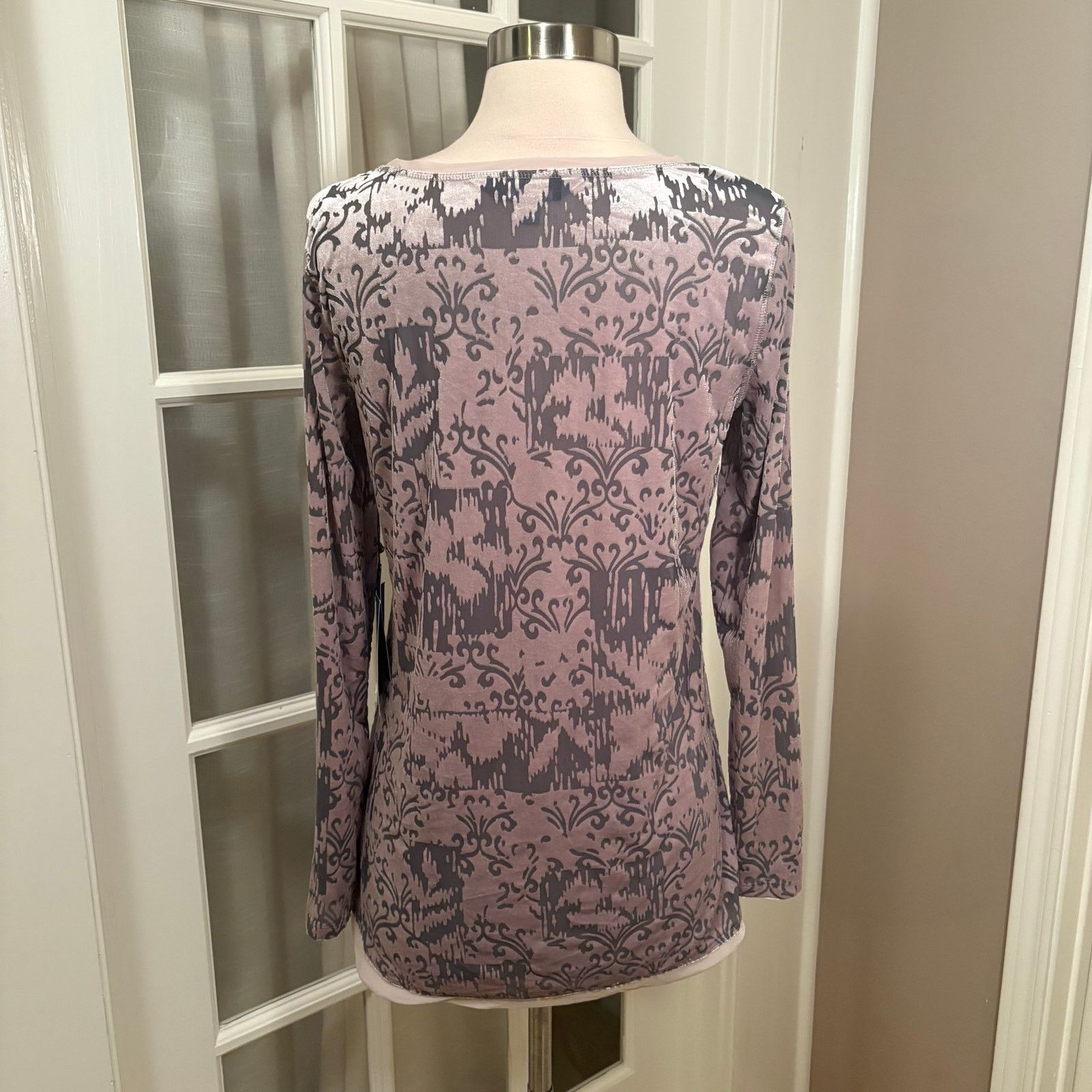 Vera Wang Simply Vera Vera Wang Long Sleeve NWT Small Lavender Blouse Size S / US 4 / IT 40 - 2 Thumbnail