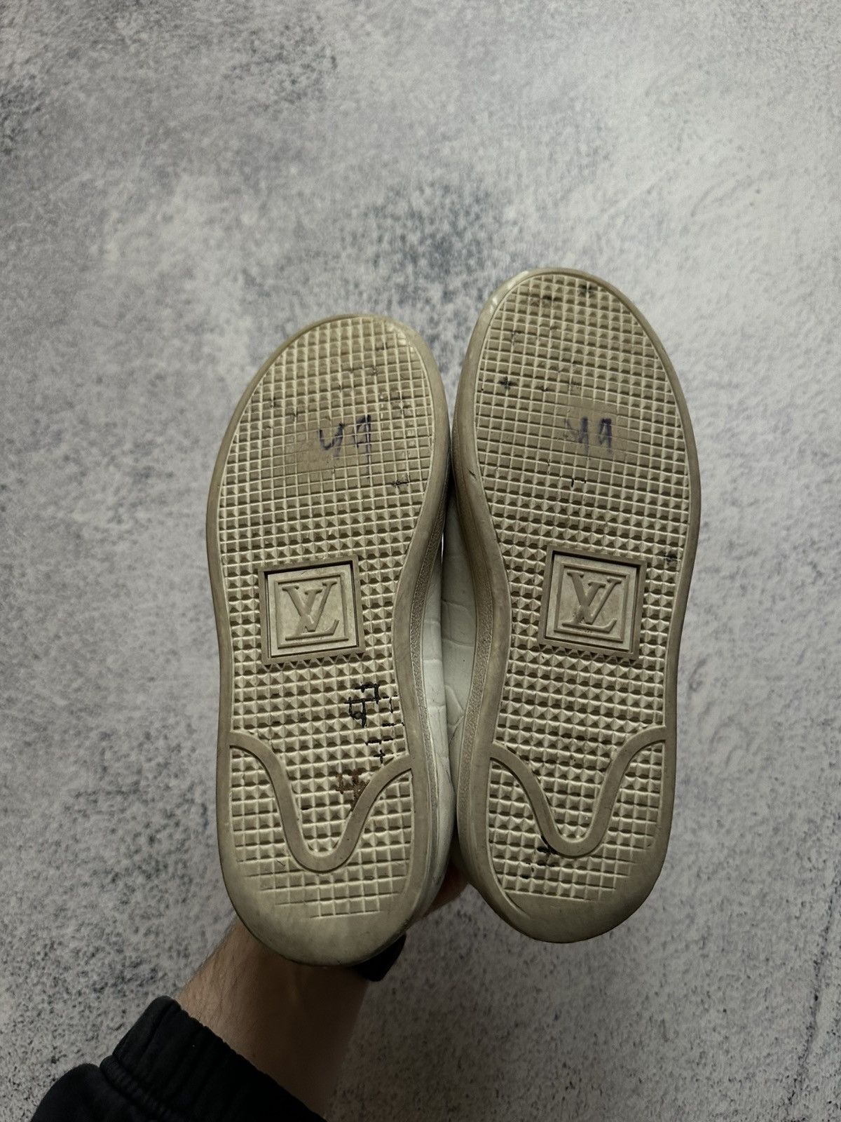 Louis Vuitton Louis Vuitton Women’s Front Row Sneaker White EU 36 Size US 6 / IT 36 - 8 Thumbnail