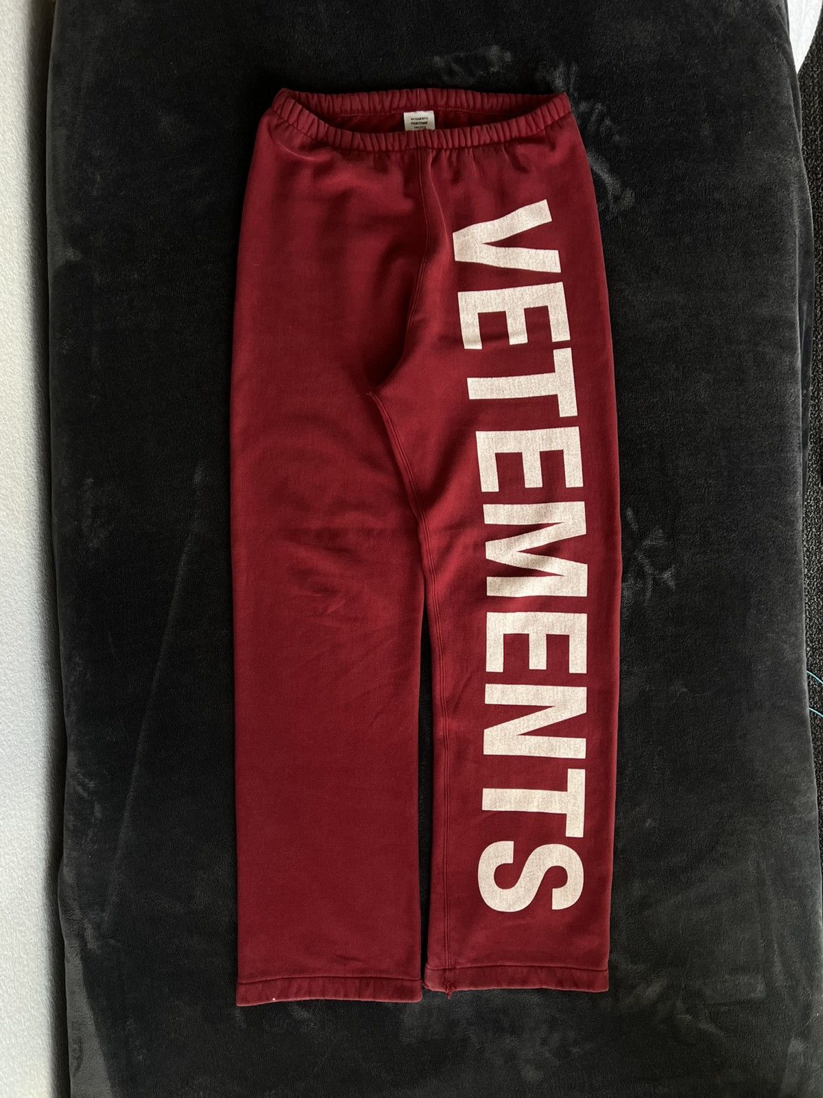 Vetements Vetements Logo Sweatpants Size US 30 / EU 46 - 1 Thumbnail