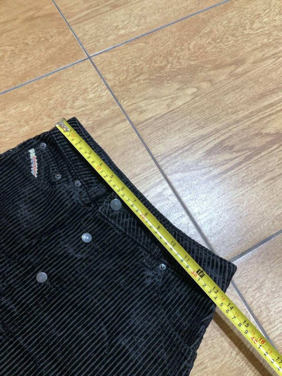 Diesel vintage Diesel 90s black corduroy velvet button up skirt Size 27" / US 4 / IT 40 - 9 Thumbnail